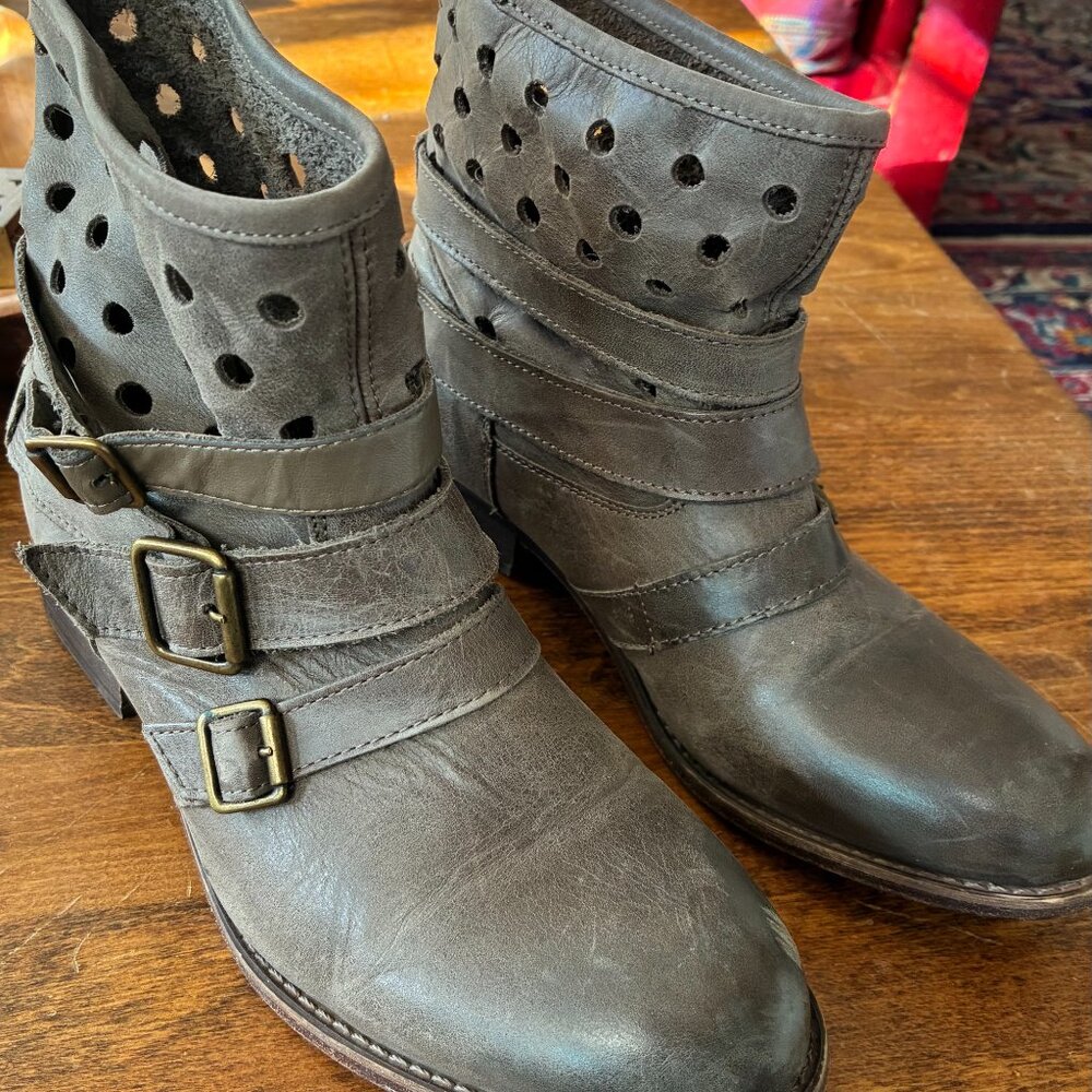 Women's Hinge Leather Pull On Buckle Ankle Boots  -9 -Gray